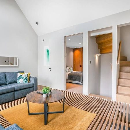 Tottenham Retreat: 4-Bed Family Haven with Games & Parking Apartment London Exterior photo