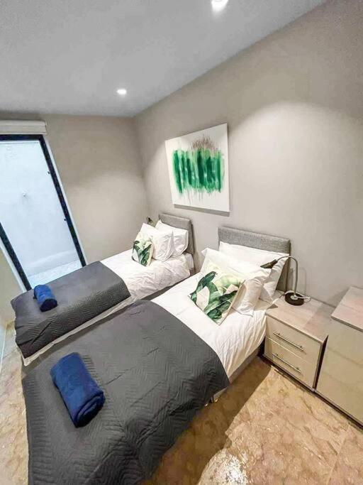 Tottenham Retreat: 4-Bed Family Haven with Games & Parking Apartment London Exterior photo